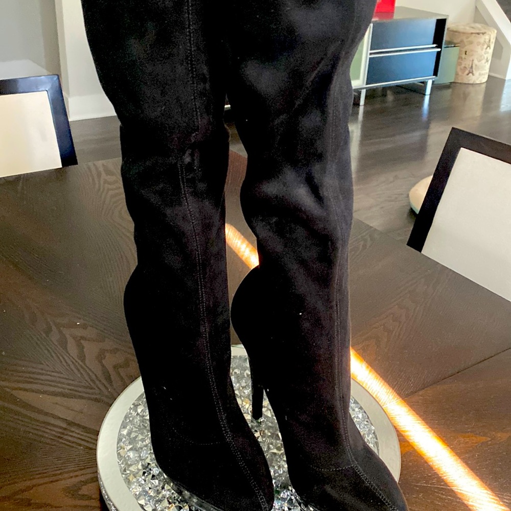 Also Black suede Boots Used like new Size 9